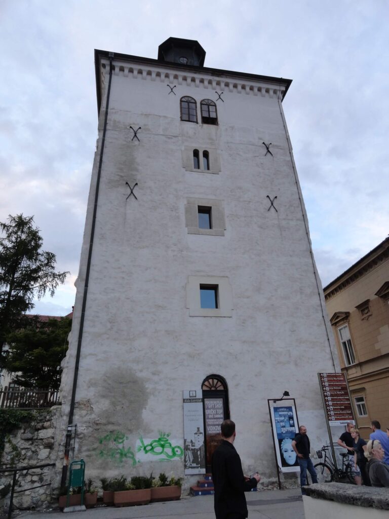  Torre Lotrsčak em Zagreb